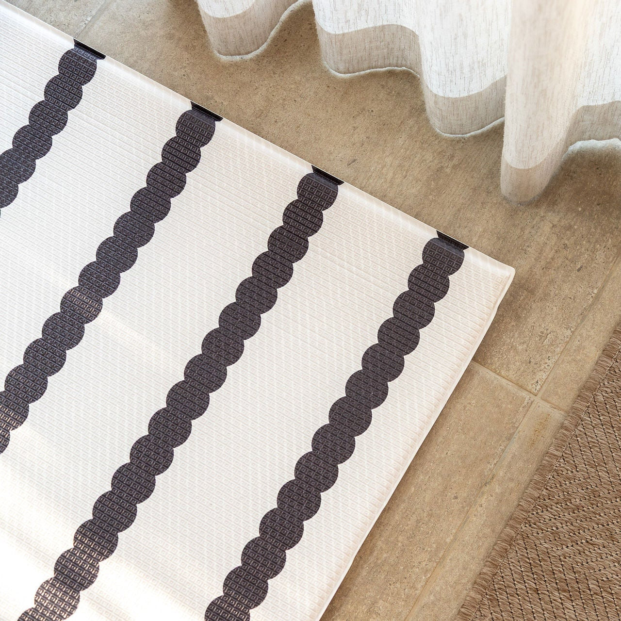 Bobbin (Black)/ Vines & Ladders