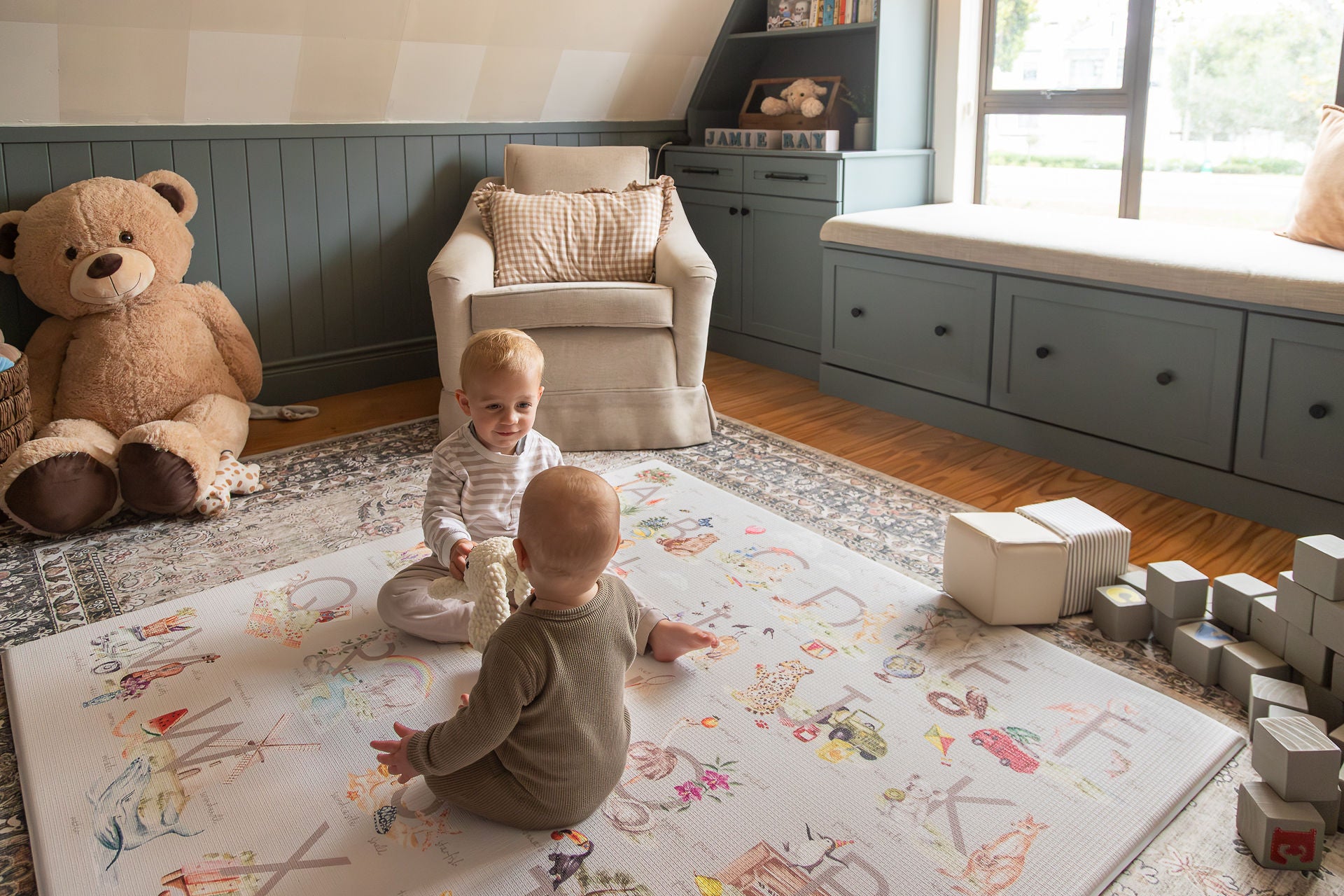 Town Track/ ABC Storybook (Grey)